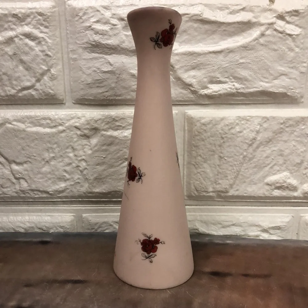 Hand painted pink pottery 6.5” bud‎ vase with red roses signed initials M.L.